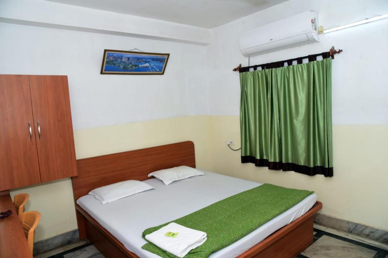 Janata Hotel Колката Екстериор снимка