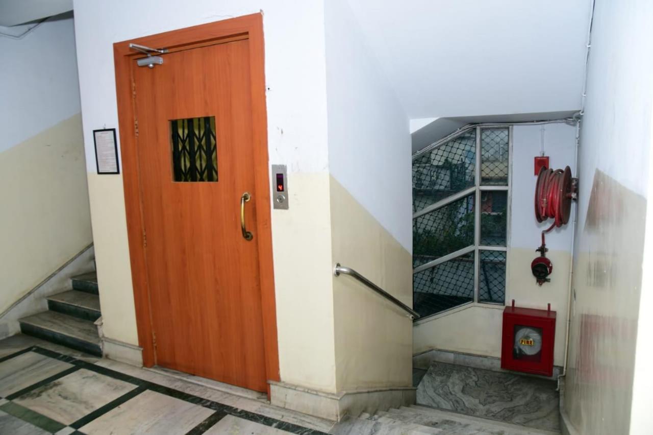 Janata Hotel Колката Екстериор снимка